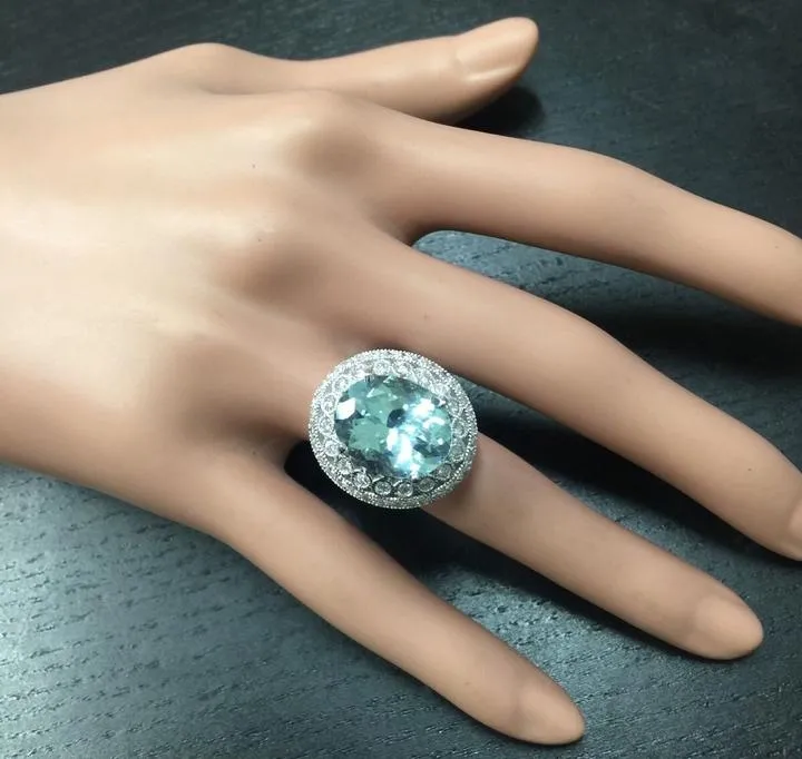 11.80 Carats Exquisite Natural Aquamarine and Diamond 14K Solid White Gold Ring