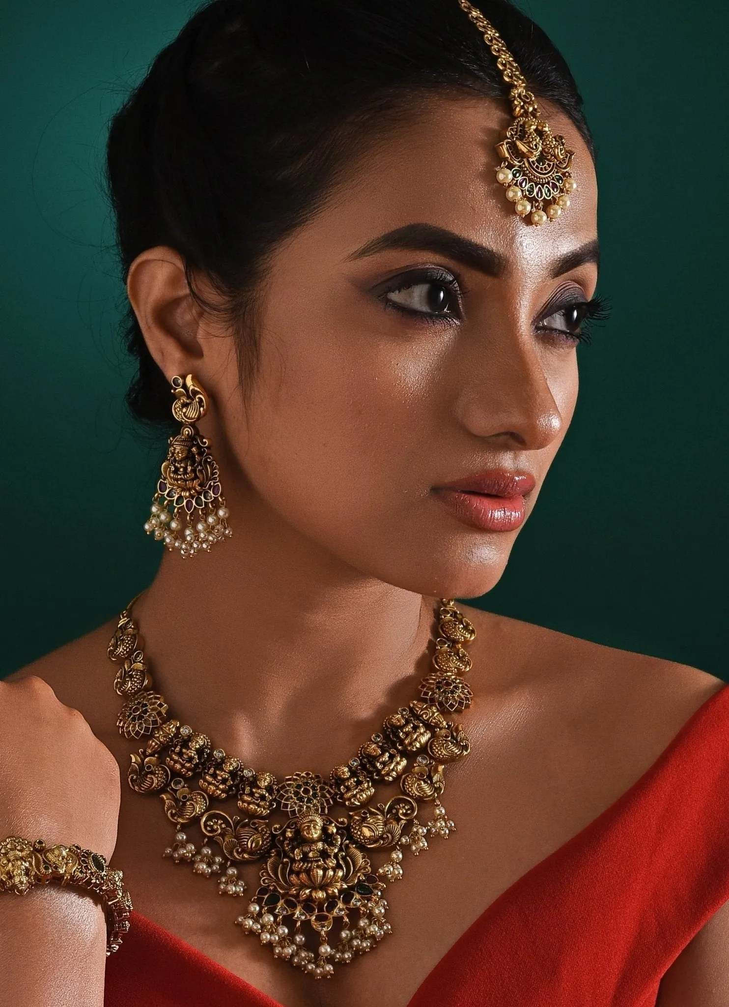 Antique Gold Plated And Pearl Drop Temple Necklace Set