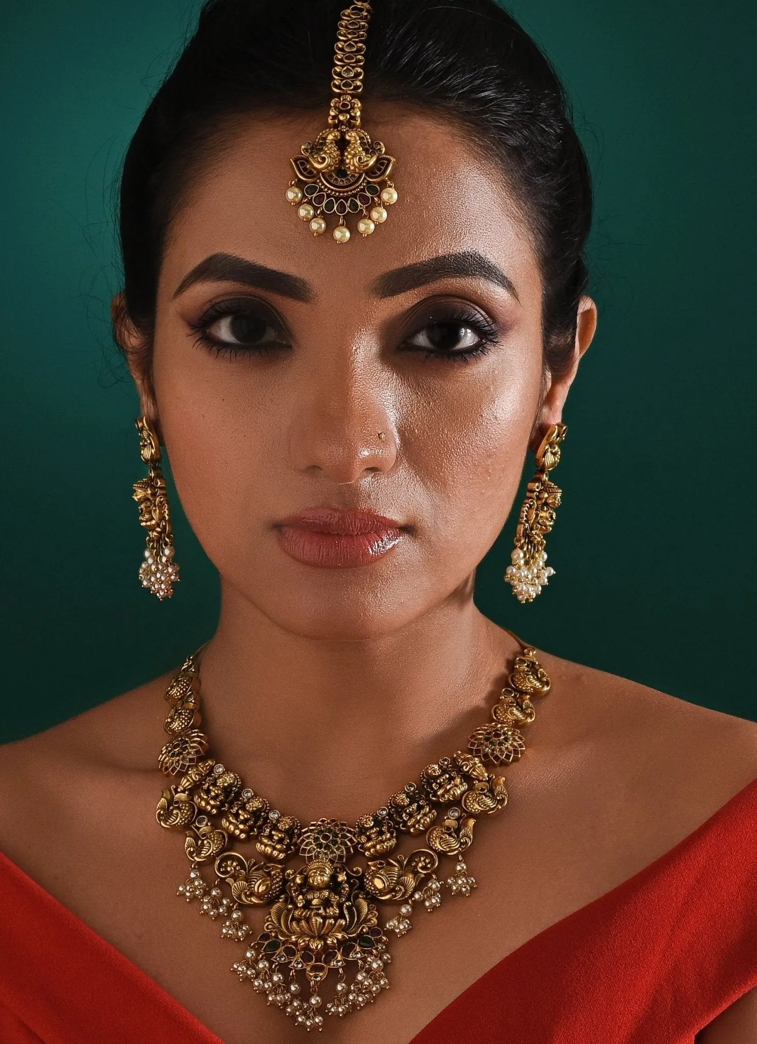 Antique Gold Plated And Pearl Drop Temple Necklace Set