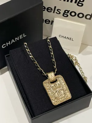 Chanel 21A Crown CC Plate Necklace Gold Pendant Necklaces