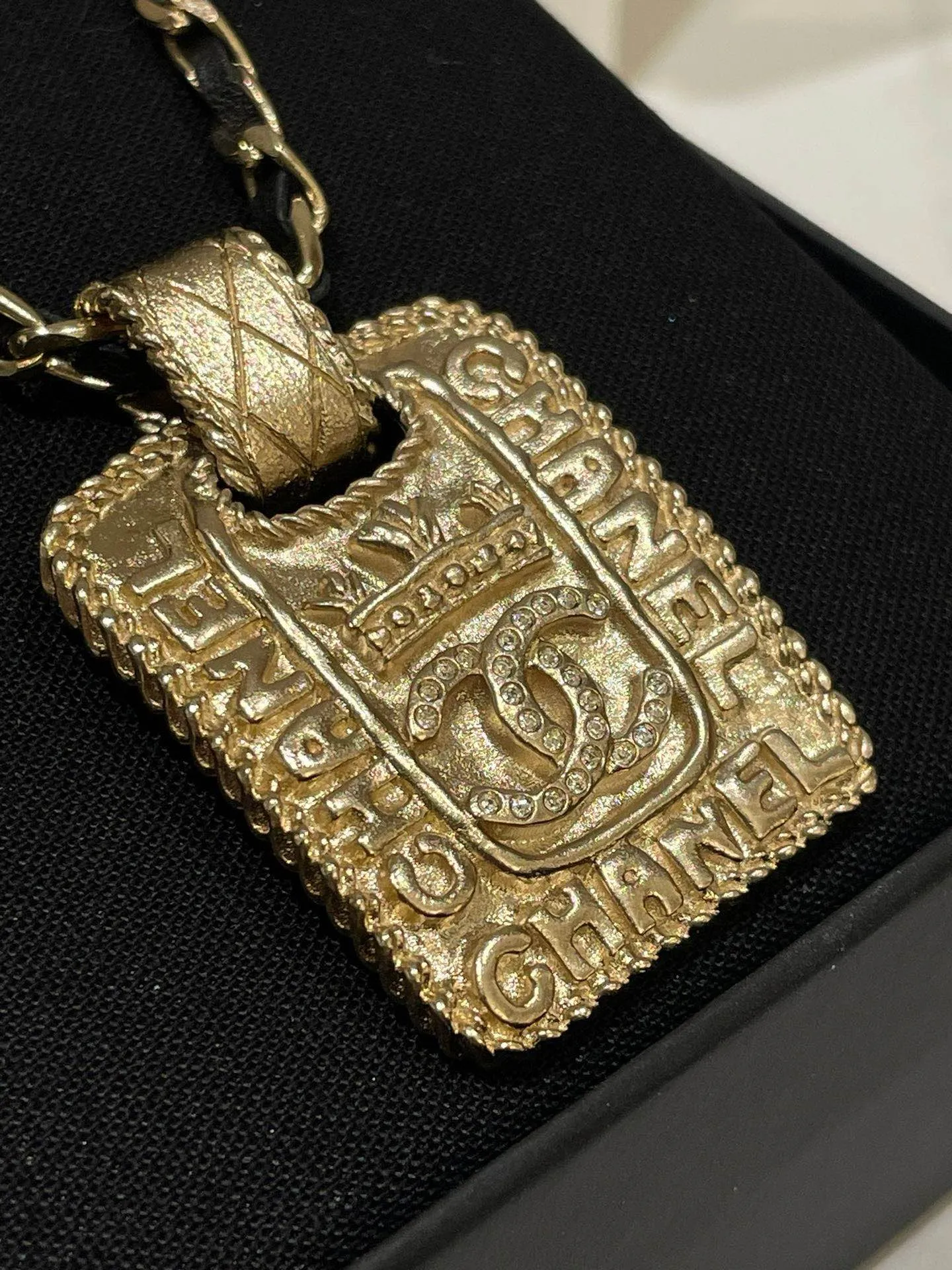 Chanel 21A Crown CC Plate Necklace Gold Pendant Necklaces