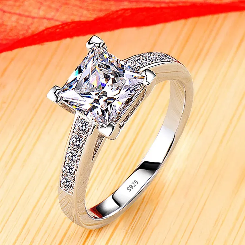 Elegant Women's Wedding Band rings