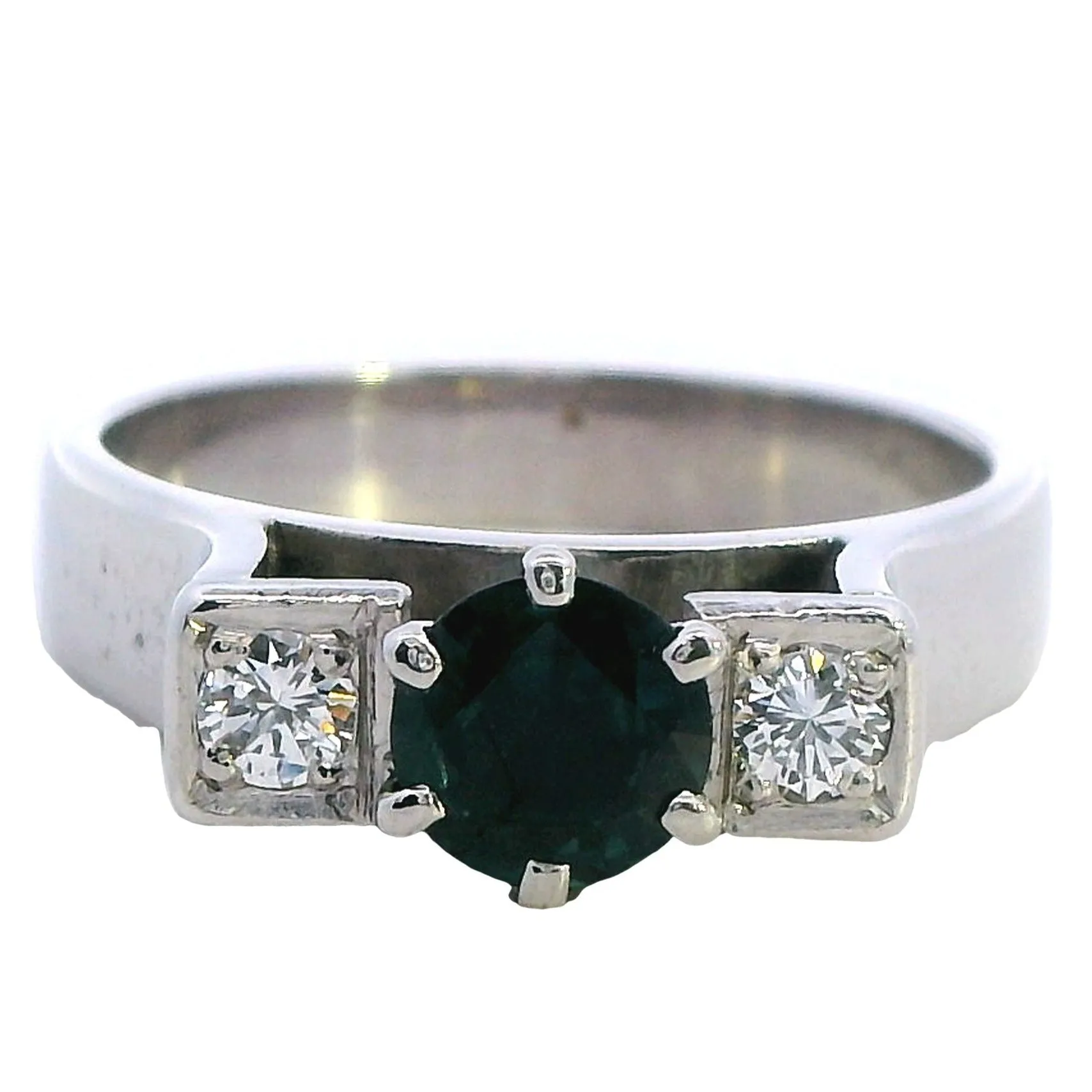 Exquisite 18ct White Gold Sapphire & Diamond Trilogy Ring