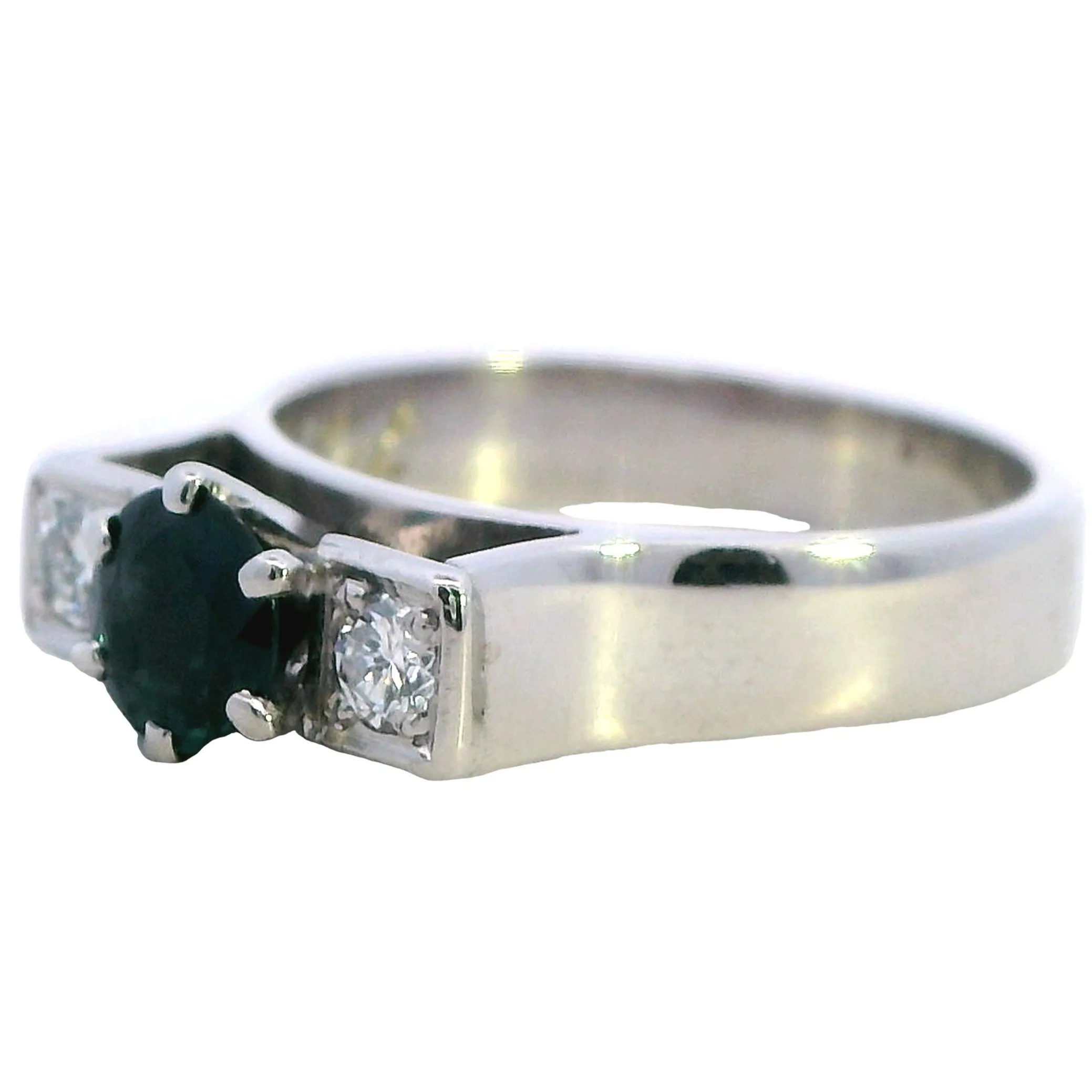 Exquisite 18ct White Gold Sapphire & Diamond Trilogy Ring