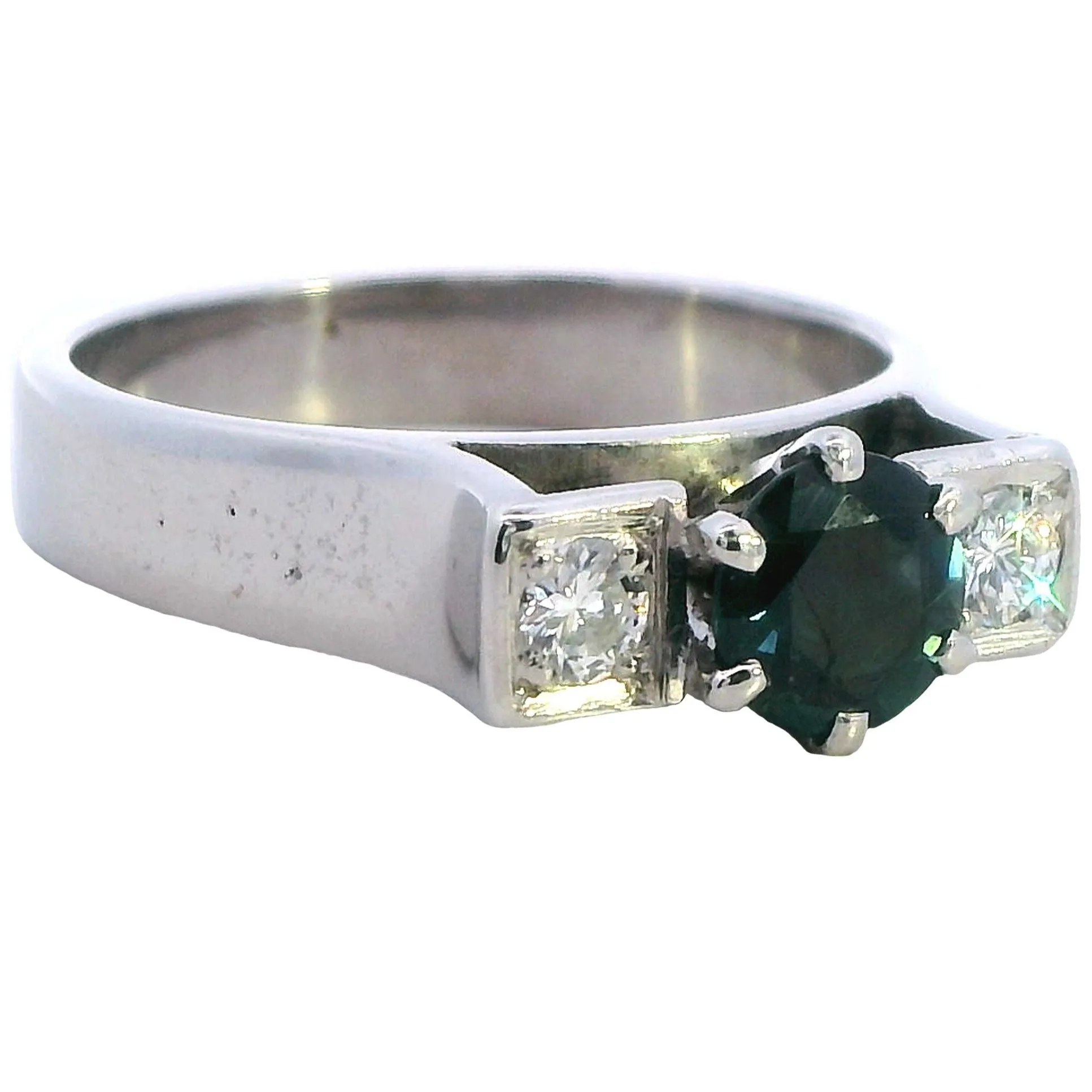 Exquisite 18ct White Gold Sapphire & Diamond Trilogy Ring