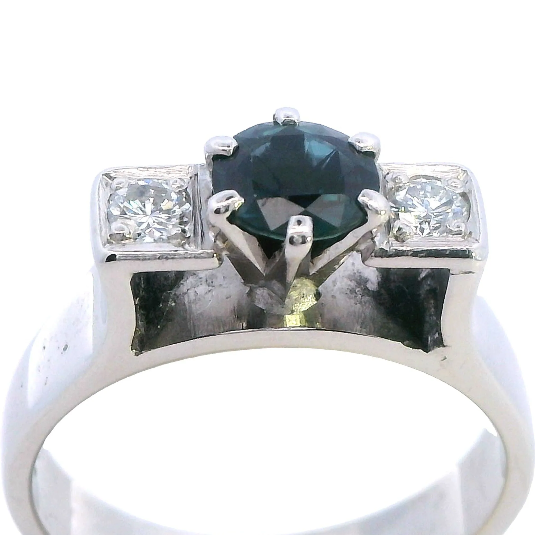 Exquisite 18ct White Gold Sapphire & Diamond Trilogy Ring