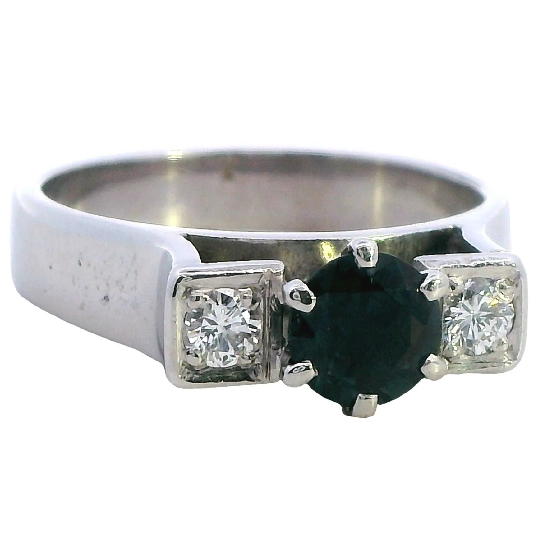 Exquisite 18ct White Gold Sapphire & Diamond Trilogy Ring