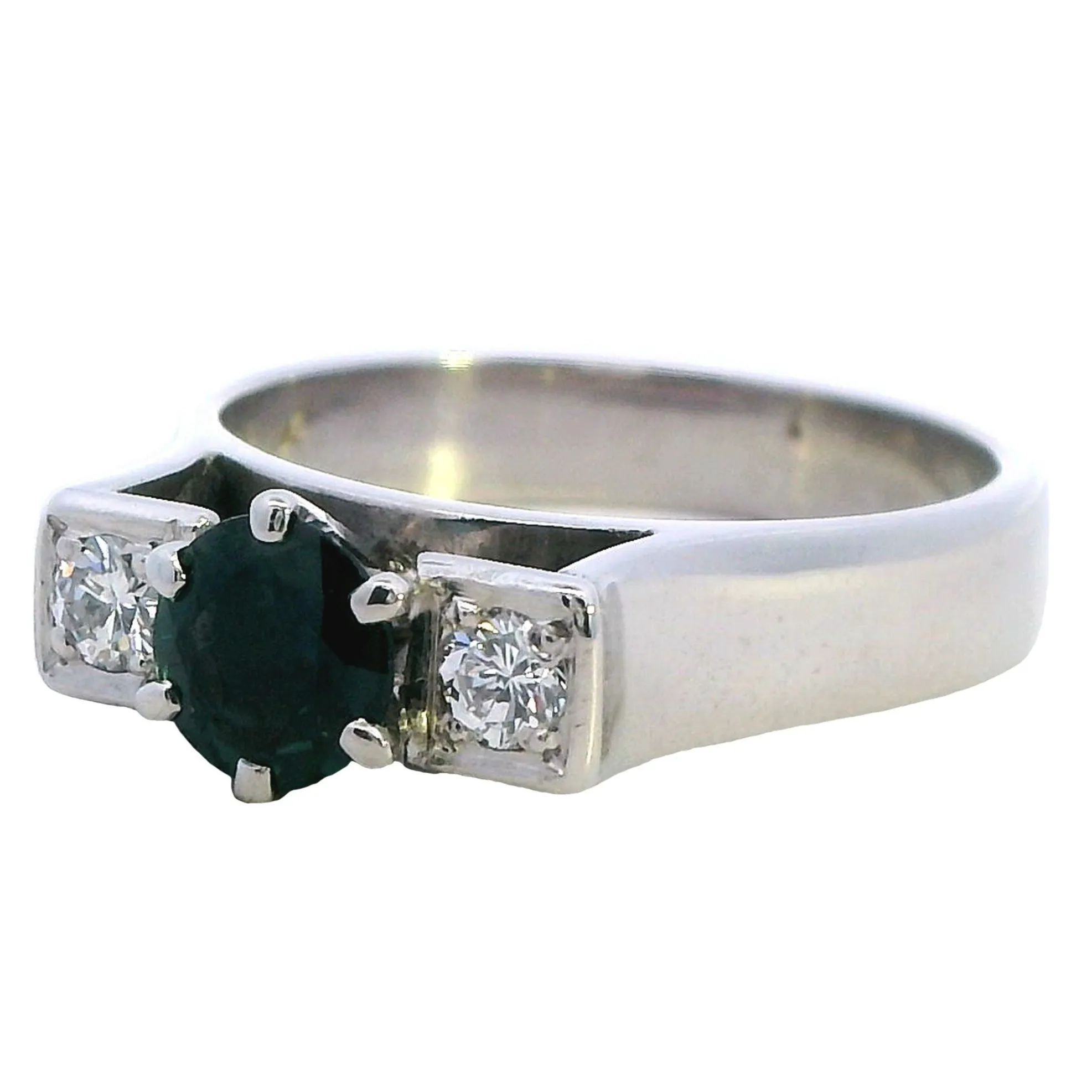 Exquisite 18ct White Gold Sapphire & Diamond Trilogy Ring