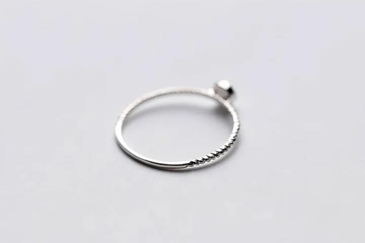 Fashion Single Diamond Twist S925 Silver Ring