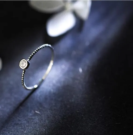 Fashion Single Diamond Twist S925 Silver Ring