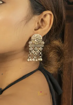 Floral Details Tiny Flower Drops Classic Earrings