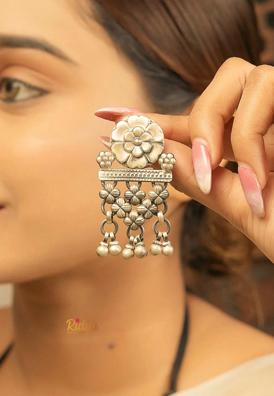 Floral Details Tiny Flower Drops Classic Earrings