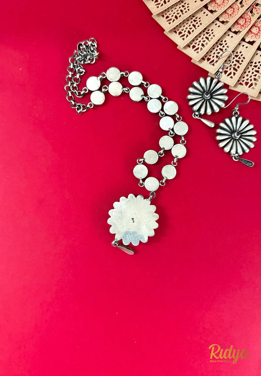 Floral Pendant Button Chain Elegant Necklace and Earrings Set