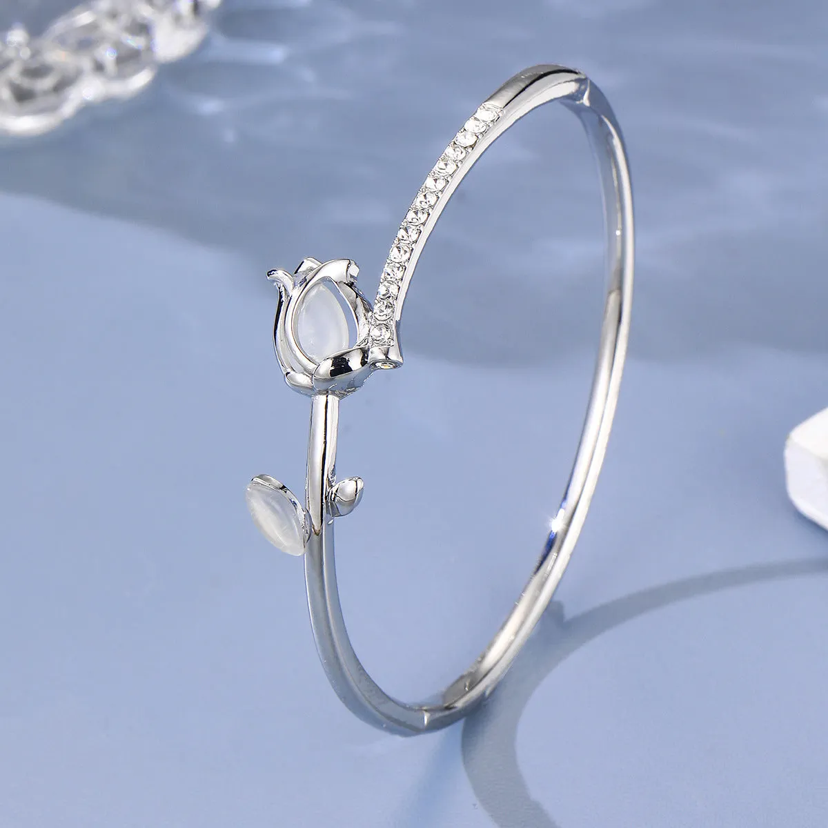 Graceful Personality Opal Tulip Bracelet