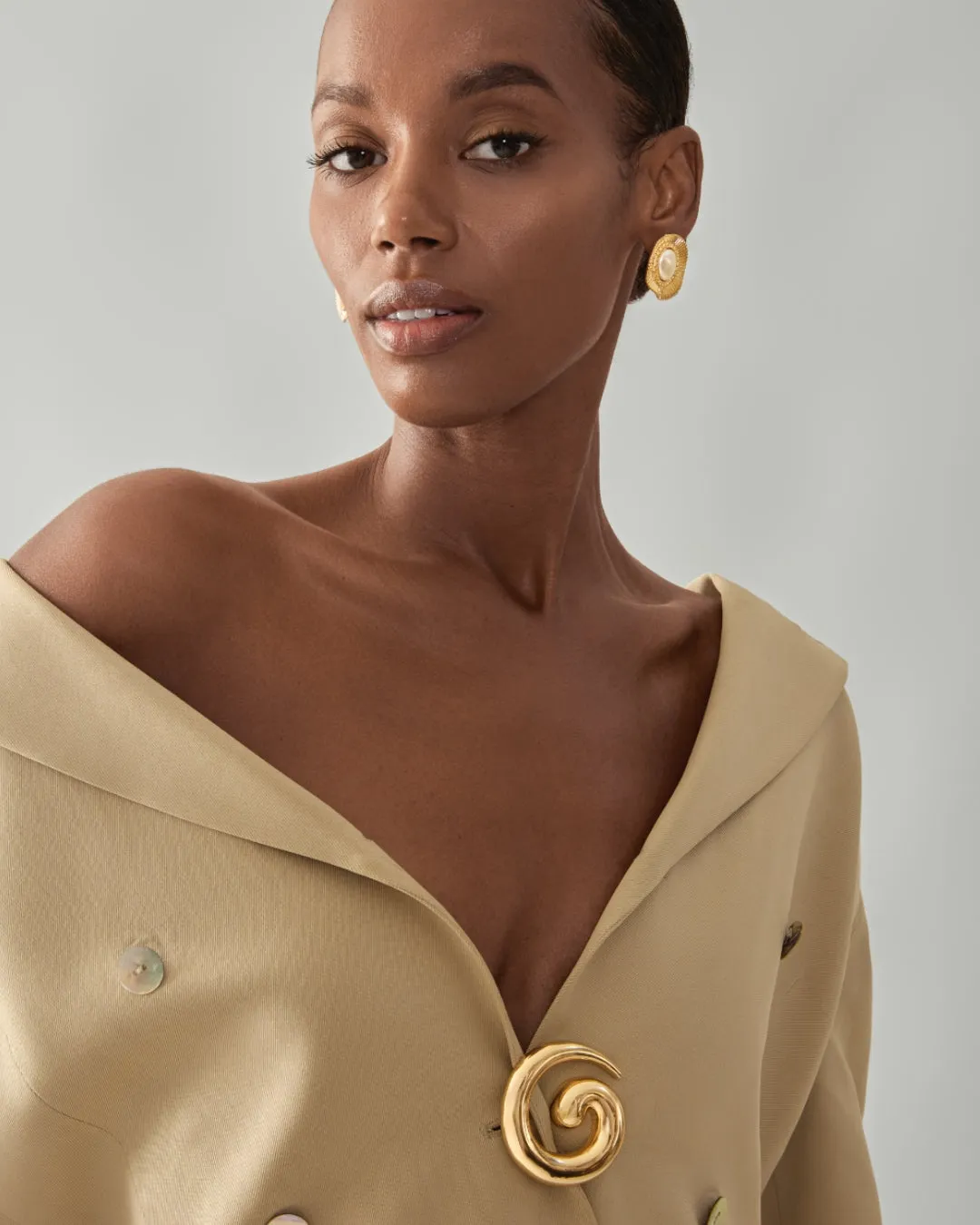 Iris Pearl Round Earrings