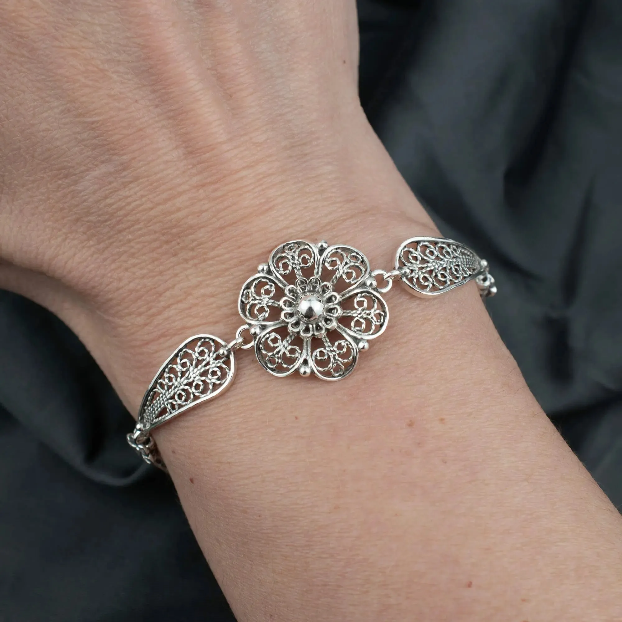 Sterling Silver Filigree Art Daisy Flower Design Woman Link Bracelet