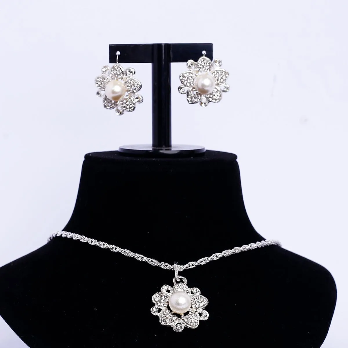 Stonish Necklace Set