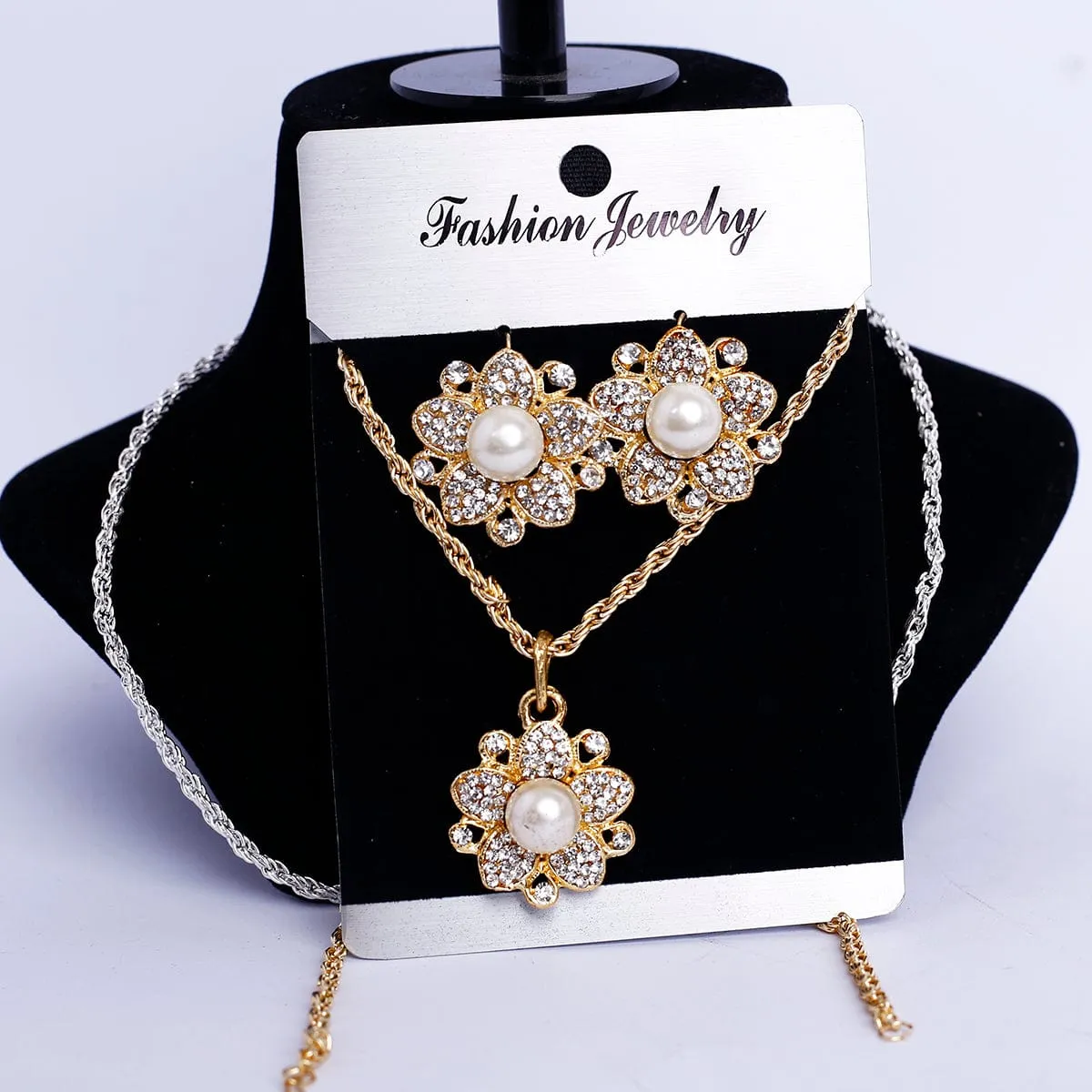 Stonish Necklace Set